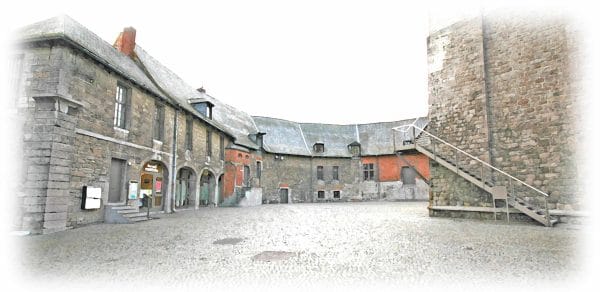 À Votre Tour