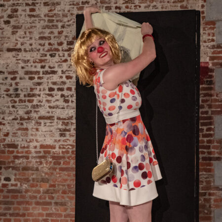 Sois belle et tais-toi !